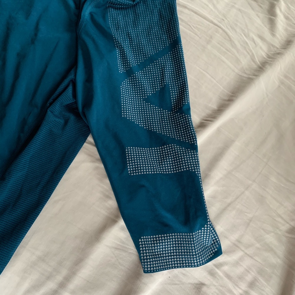 NWOT UA Heatgear Shirt - Picture 4 of 6